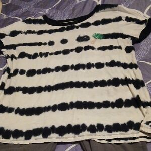 Torrid Black and White Tie-Dye Tshirt